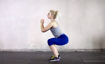 Squat bacaklarınızdaki kiloları vermenize yardımcı olacak en iyi egzersizdir. 